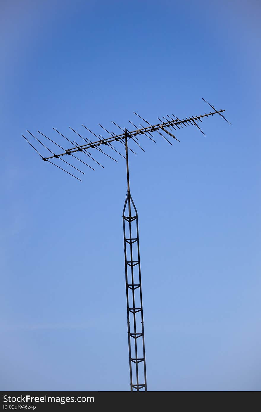 Analog television antenna and tower