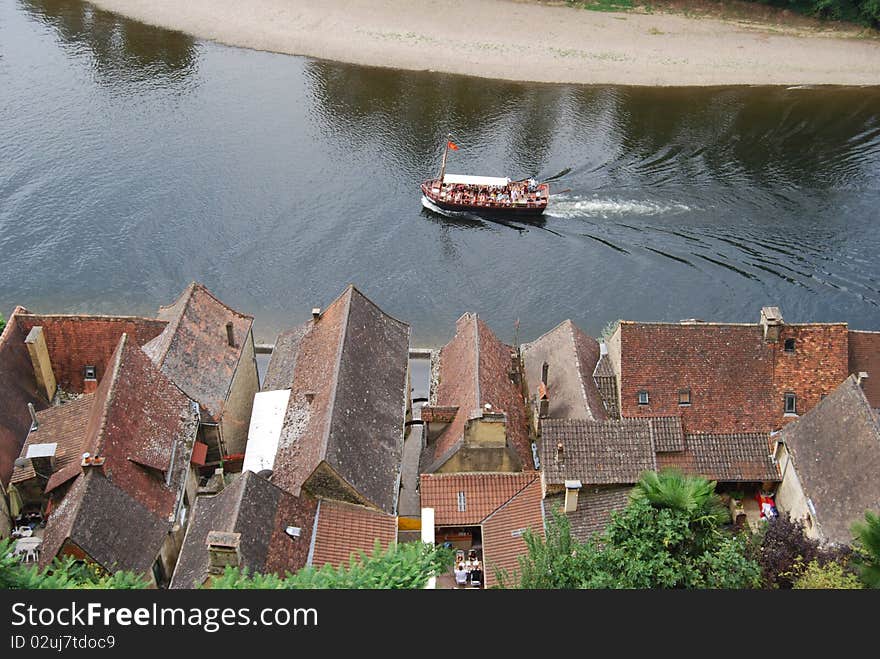 Boat trip in Dordogne river (Roque-Gageac, France)