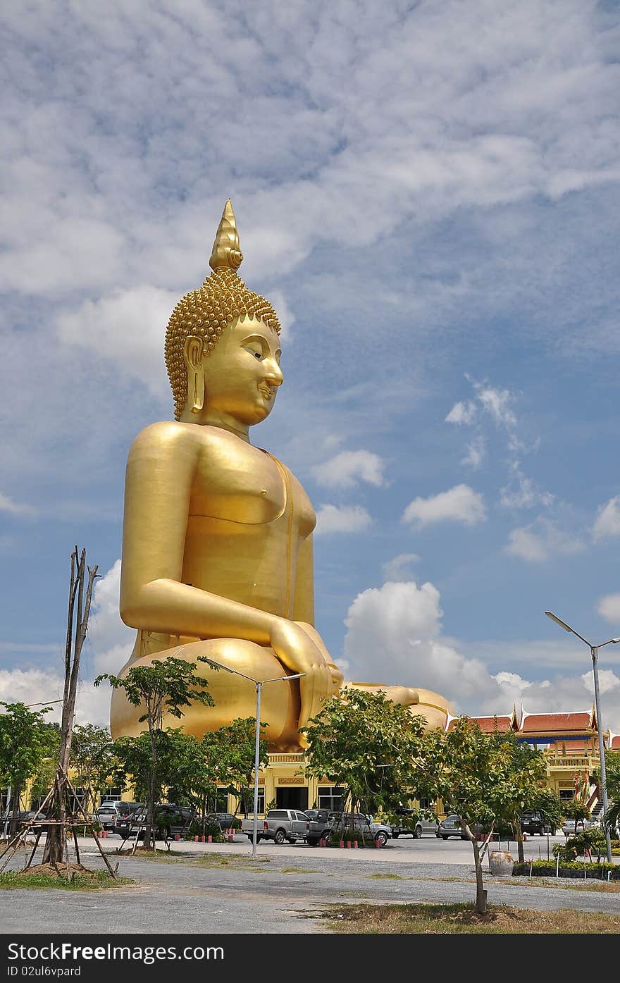 Image of Praputhamahanavamintra Bigest Buddha image Angthong Thailand