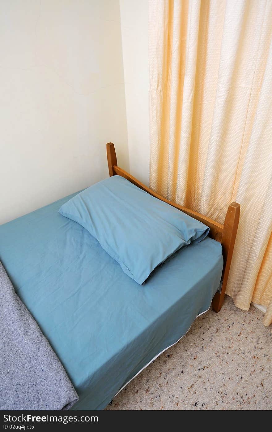 Single bed in motel room for generic concepts. Suitable for concepts such as budget travel, tourism, vacation and holiday, and relaxation. Single bed in motel room for generic concepts. Suitable for concepts such as budget travel, tourism, vacation and holiday, and relaxation.