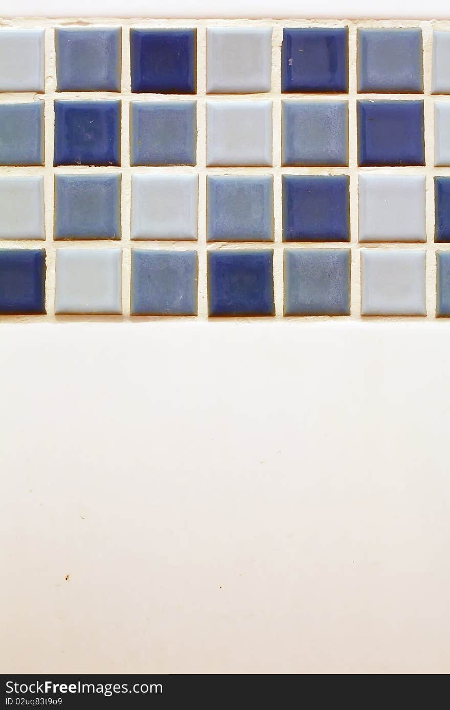 Pattern tiles in the bathroom