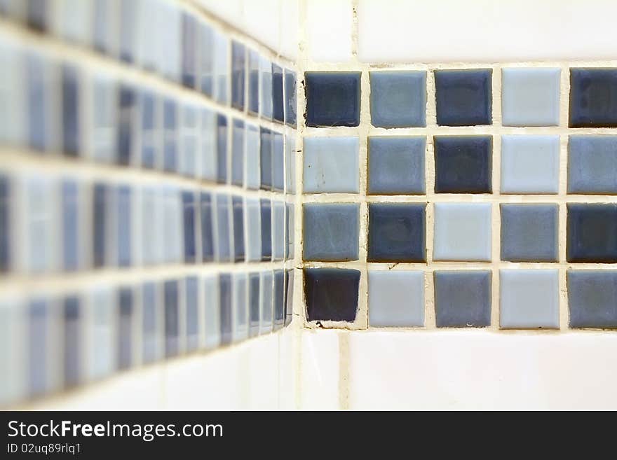 Pattern tiles in the bathroom