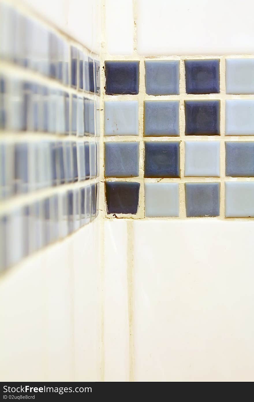 Pattern tiles in the bathroom