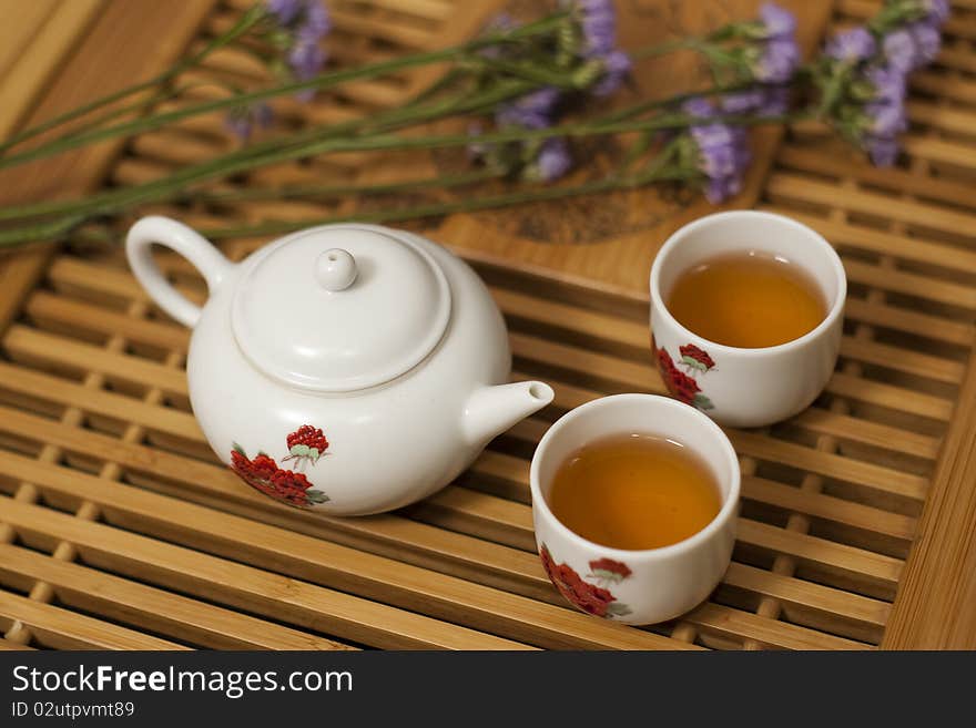 The Chinese teapot and teacup