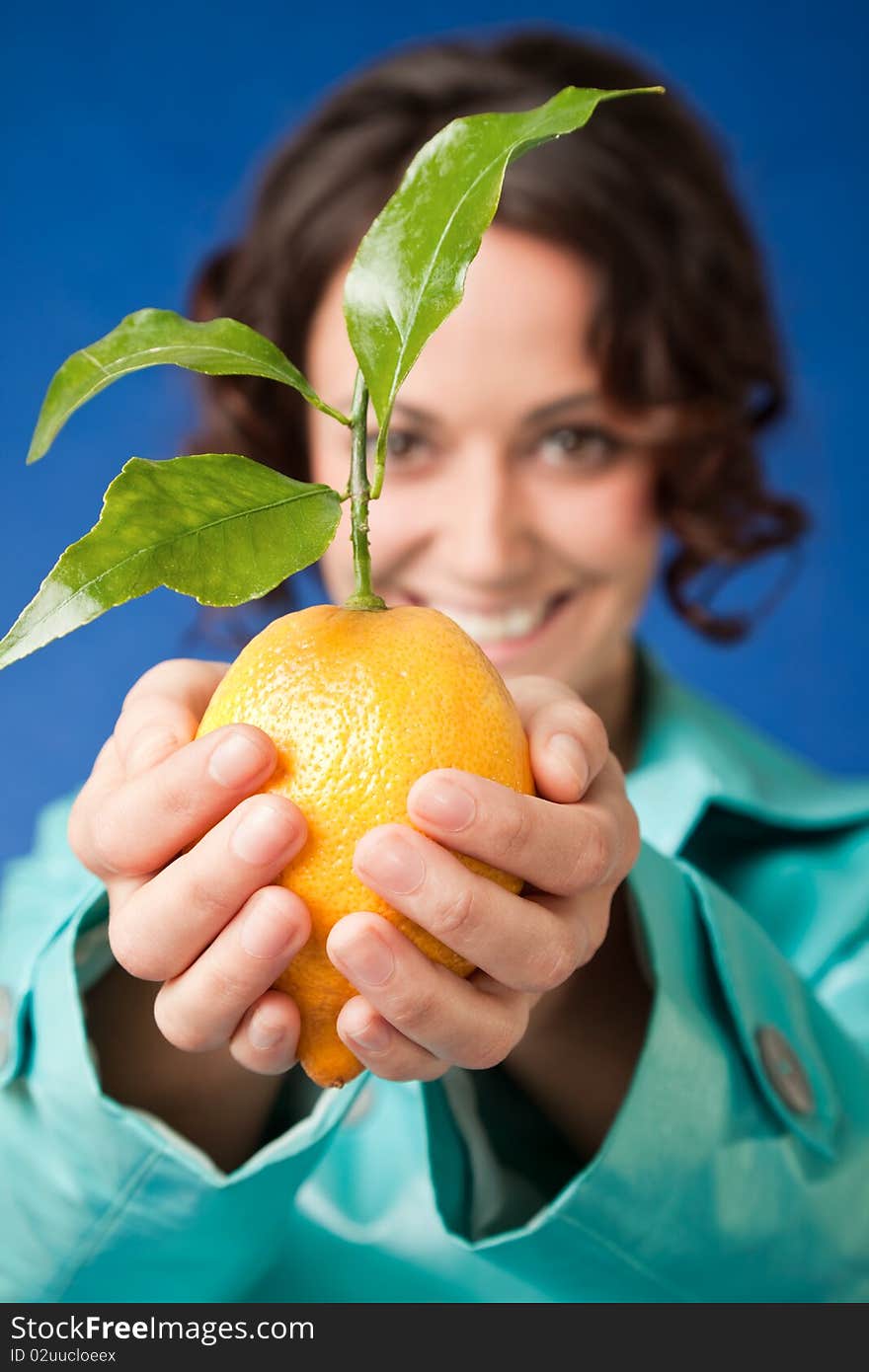 Lemon hands woman