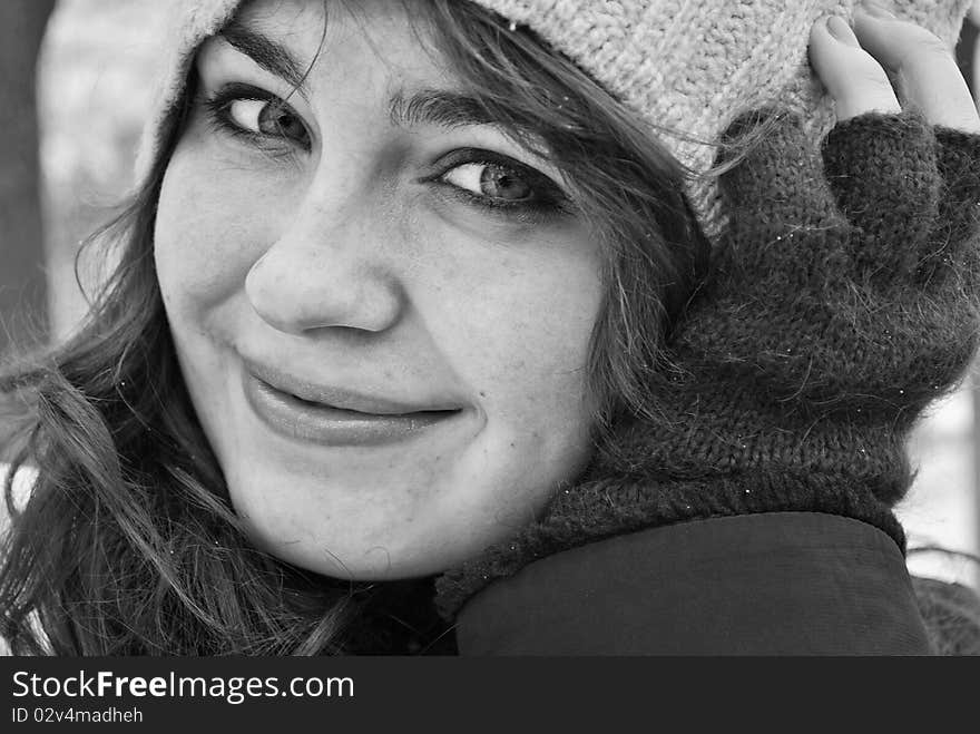 Black&White girl smiling in winter