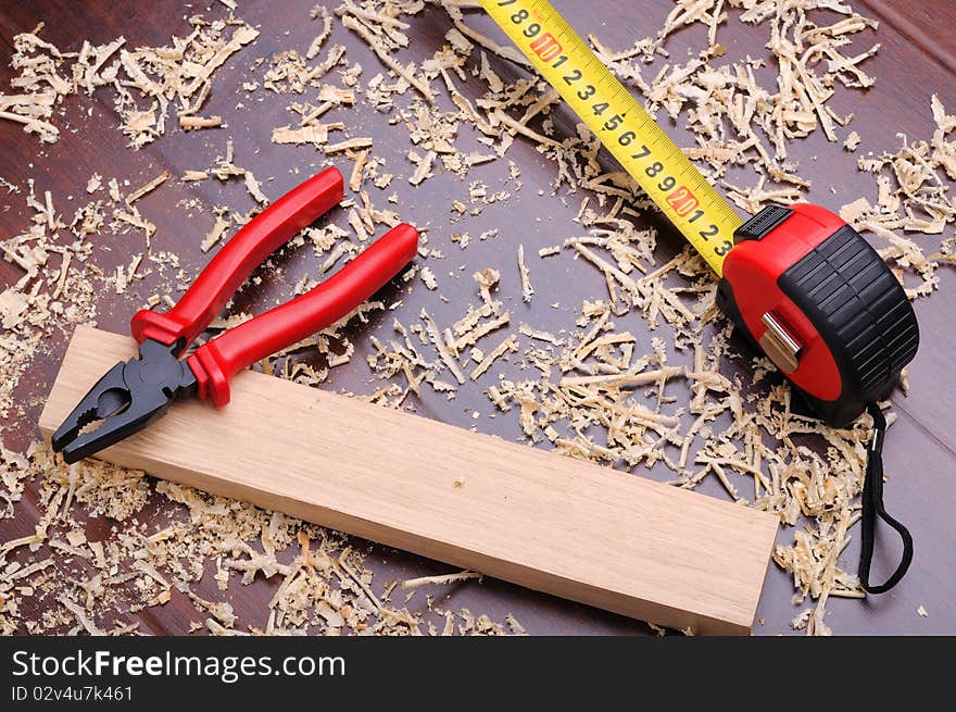 Shavings of wood, brick and roulette for measuring