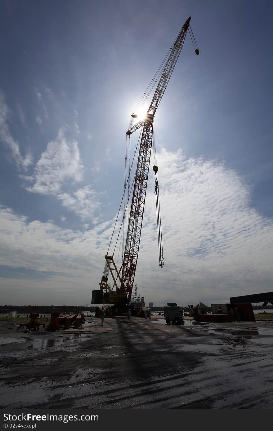 A heavy crane at fabrication yard