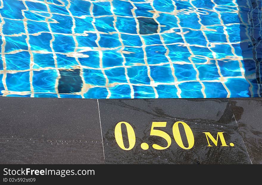 Limitation on edge of the swimming pool