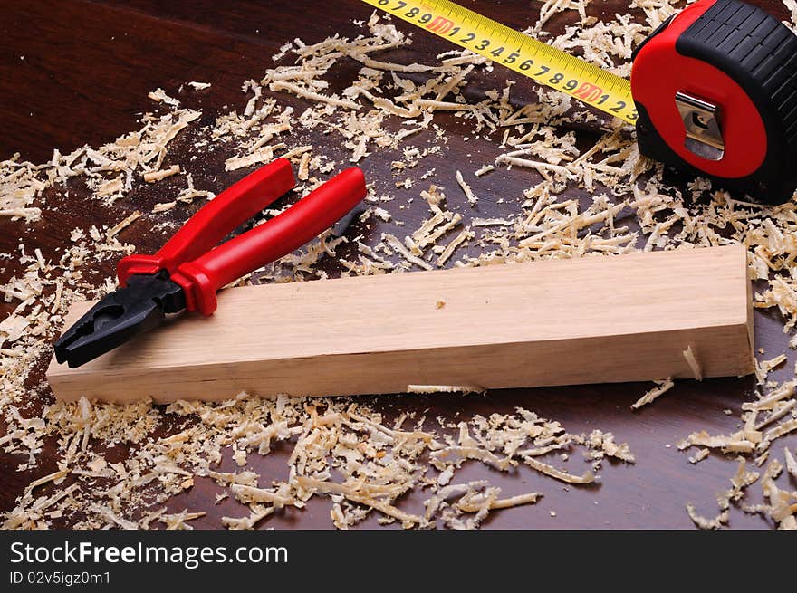 Shavings of wood, brick and roulette for measuring