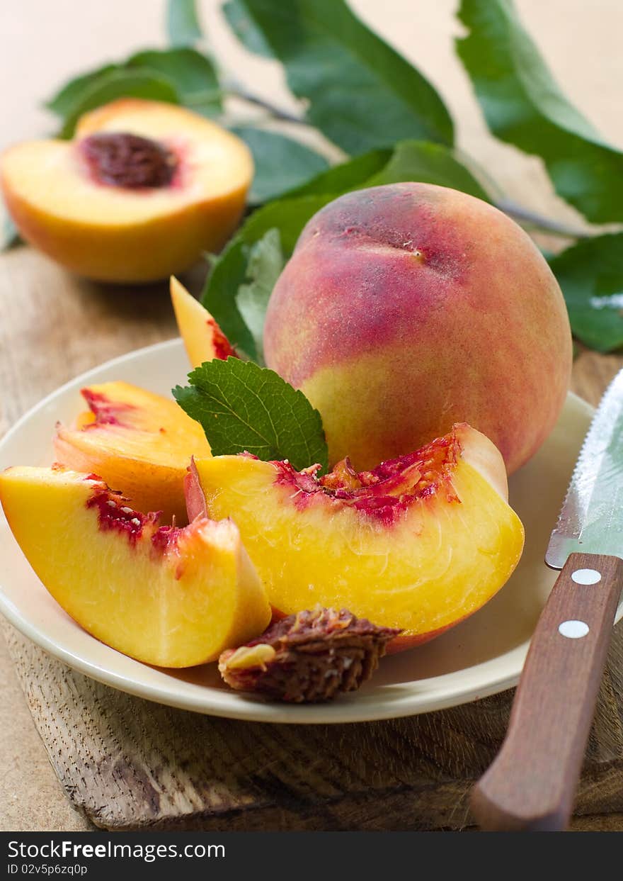 Fresh peaches on plate with knife