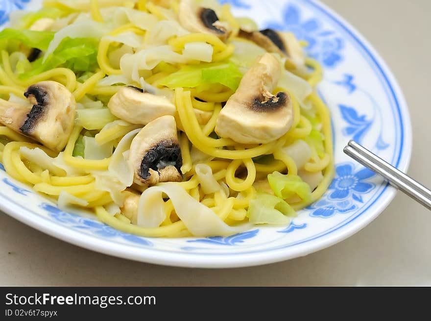 Simple and healthy noodles cooked oriental style with juicy mushrooms and vegetables. Suitable for concepts such as diet and nutrition, healthy lifestyle, and food and beverage.