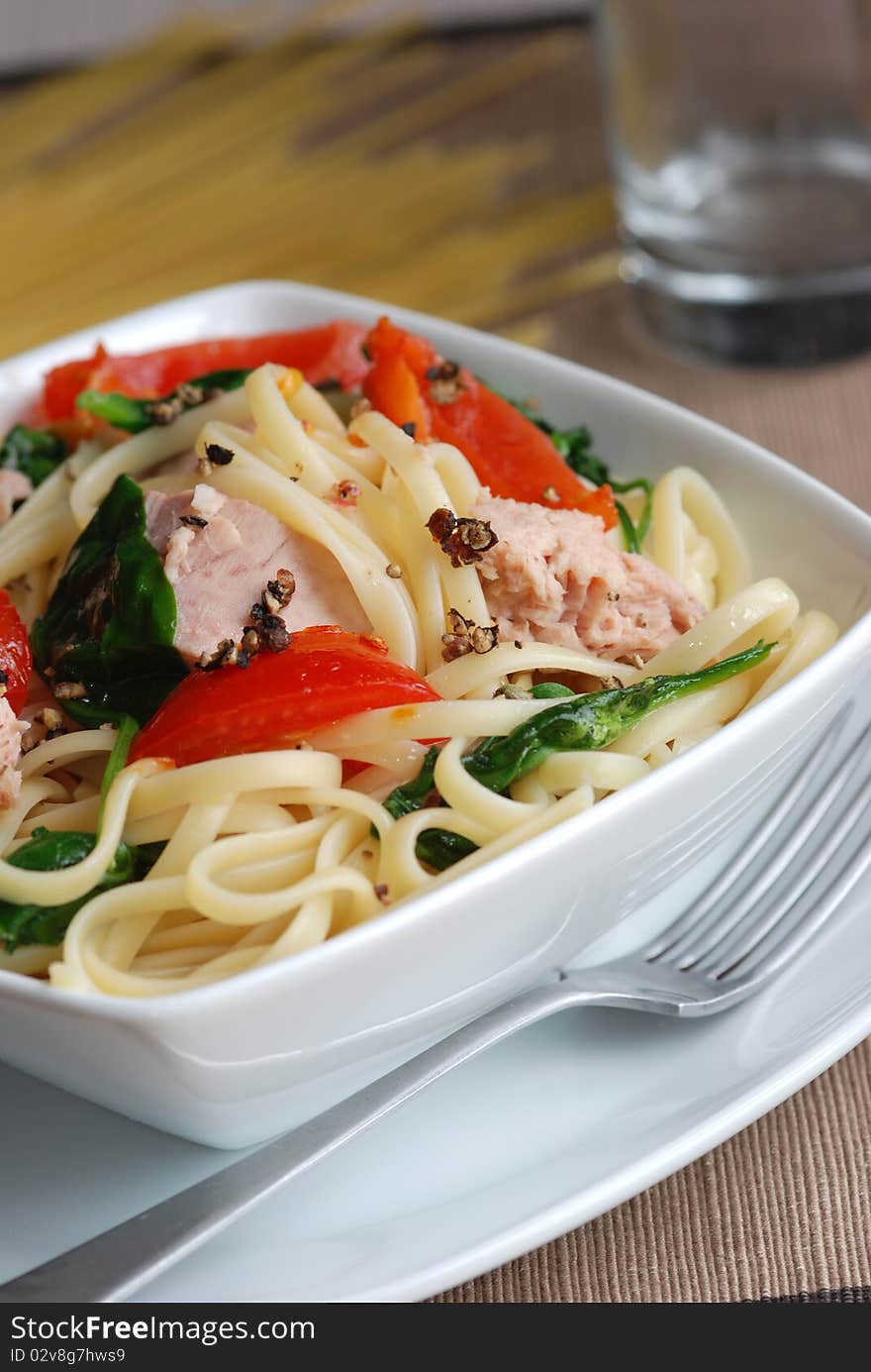 Tuna, spinach and tomato linguine. Tuna, spinach and tomato linguine