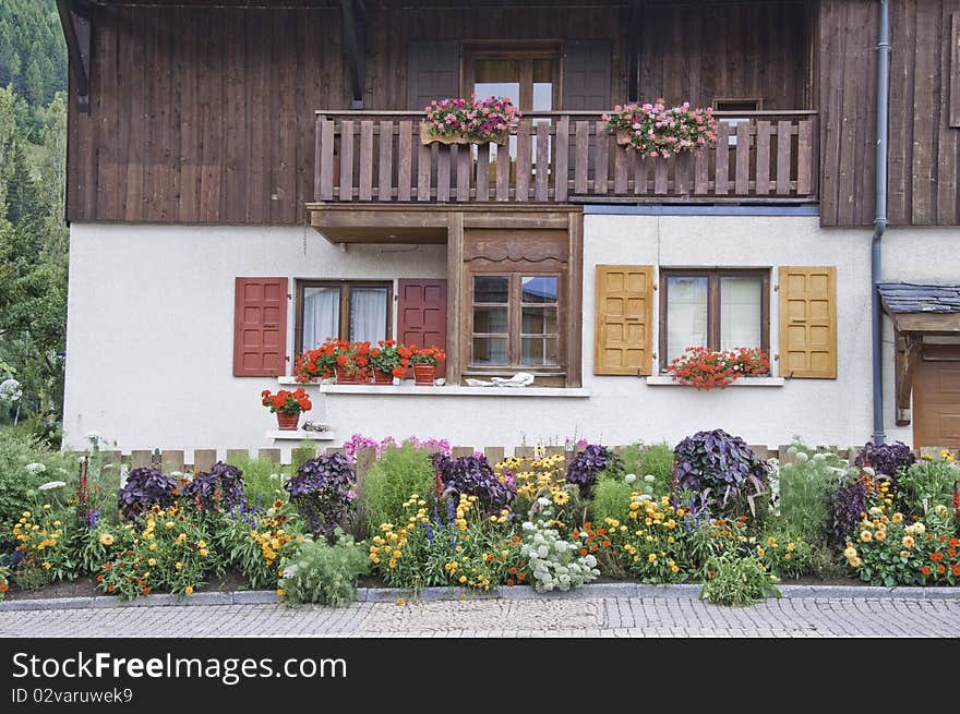 This image shows the front of a log cabin. This image shows the front of a log cabin