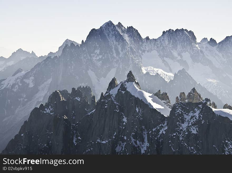 From the top of l'Aiguille du Midi (3842 m), the views of the Alps are spectacular. In this photo so you can see several climbers made the descent to the Plan de l'Aiguille. From the top of l'Aiguille du Midi (3842 m), the views of the Alps are spectacular. In this photo so you can see several climbers made the descent to the Plan de l'Aiguille.