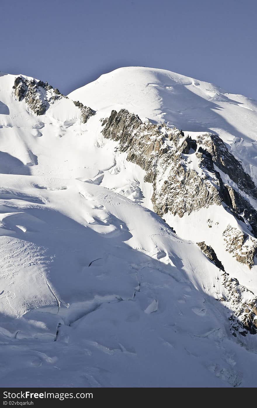 From the summit of l'Aiguille du Midi (3,842 m), the views of the Alps are spectacular. In this picture you can see the Mont-Blanc. From the summit of l'Aiguille du Midi (3,842 m), the views of the Alps are spectacular. In this picture you can see the Mont-Blanc