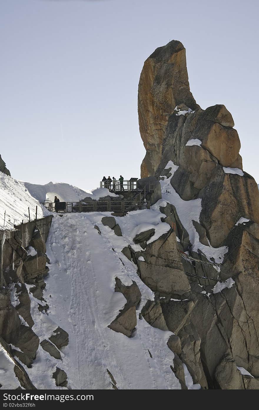 From the summit of l'Aiguille du Midi (3,842 m), the views of the Alps are spectacular. Views of Piton Sud