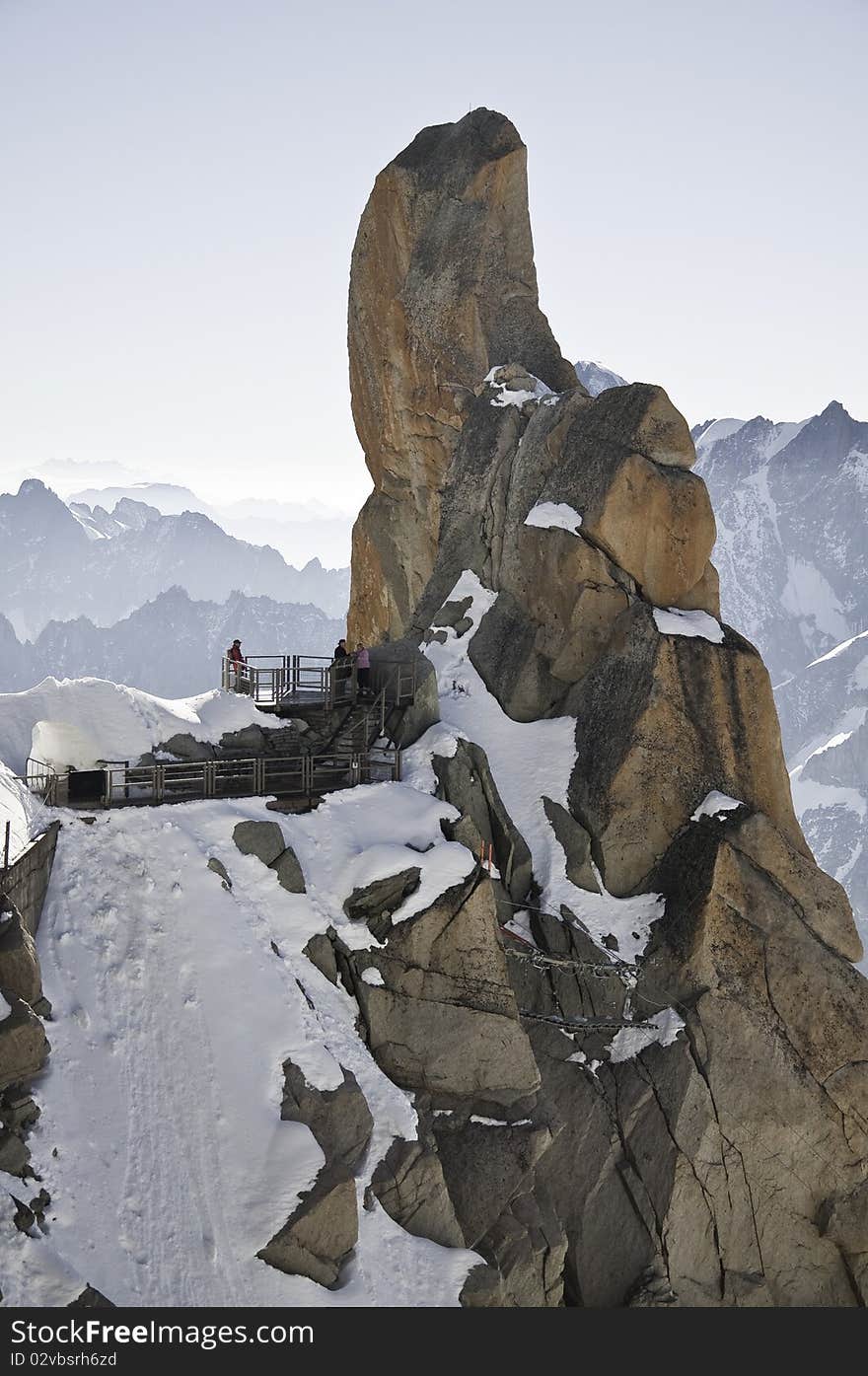 From the summit of l'Aiguille du Midi (3,842 m), the views of the Alps are spectacular. Views of Piton Sud