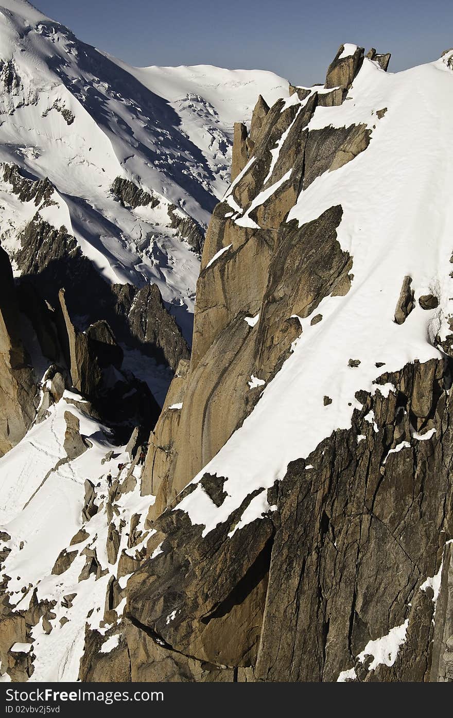 From the summit of l'Aiguille du Midi (3,842 m), the views of the Alps are spectacular. In this wall of rock climbers can be seen climbing the vertical wall. From the summit of l'Aiguille du Midi (3,842 m), the views of the Alps are spectacular. In this wall of rock climbers can be seen climbing the vertical wall