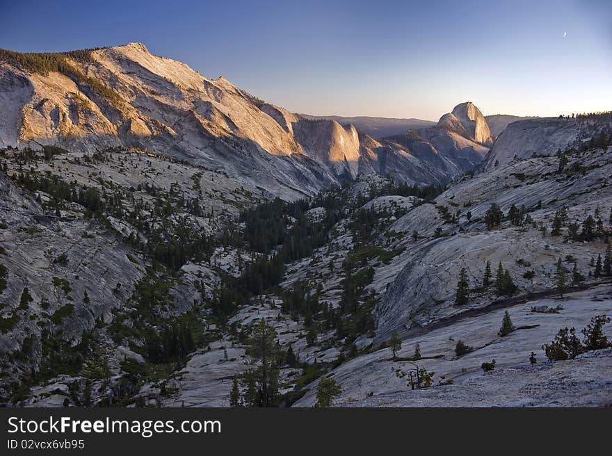 The vast beauty of the Yosemite mountains at sunset in the Yosemite National Park in California. The vast beauty of the Yosemite mountains at sunset in the Yosemite National Park in California