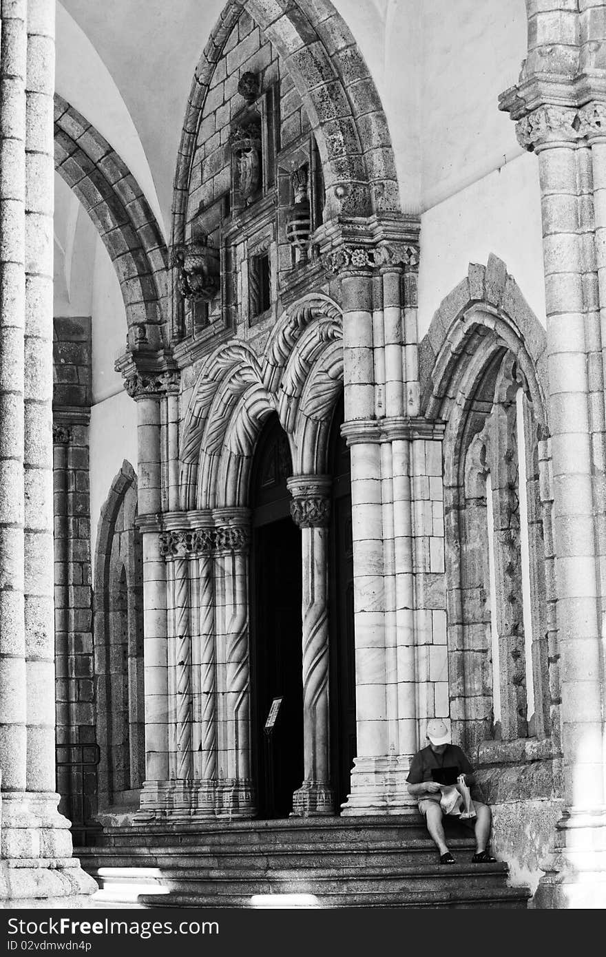 View of the entrance door to the church of S.Francisco located in Évora, Portugal.