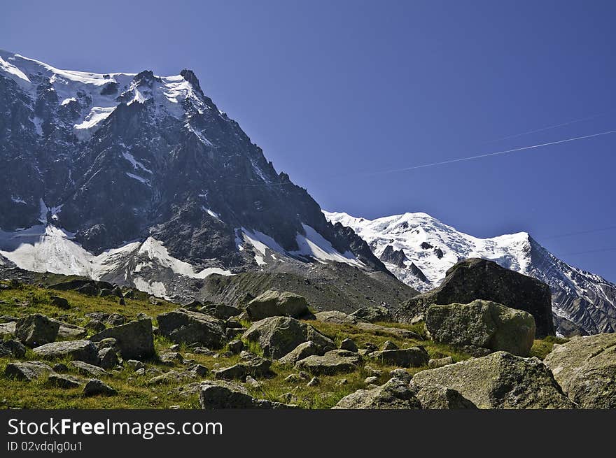 Since the Plan de l'Aiguille, you can see the top of Mont-Blanc. Since the Plan de l'Aiguille, you can see the top of Mont-Blanc.