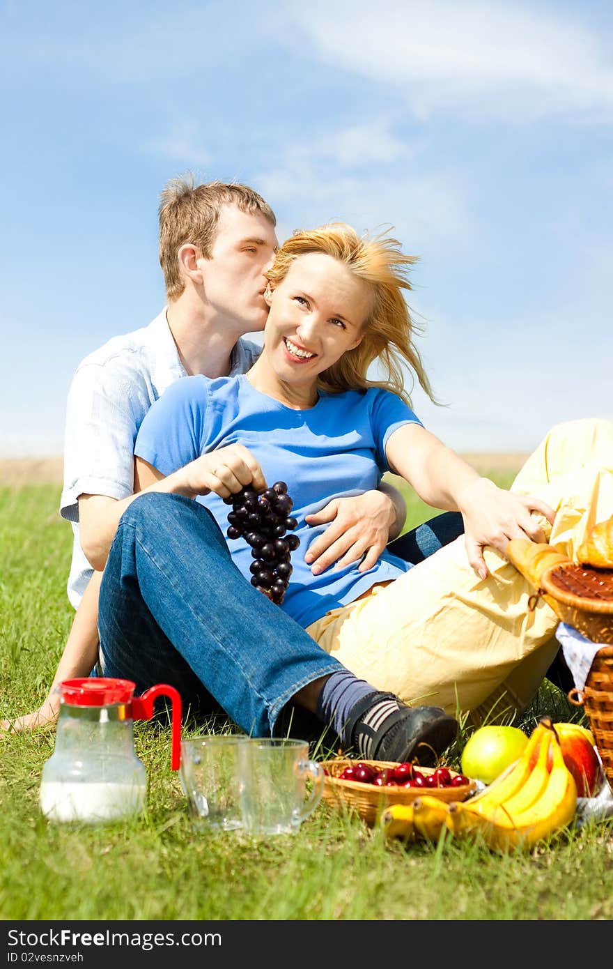 Happy husband and wife at a picnic