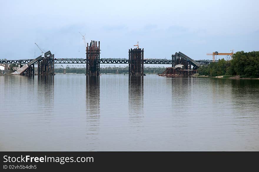 Building of bridge is in Kyiv