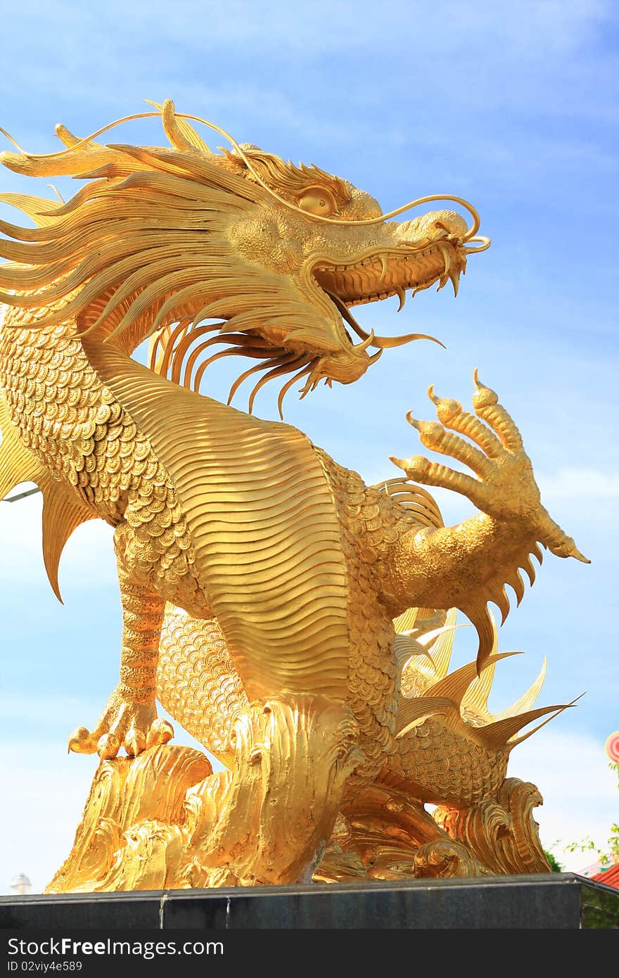 Golden dargon in chinese temple