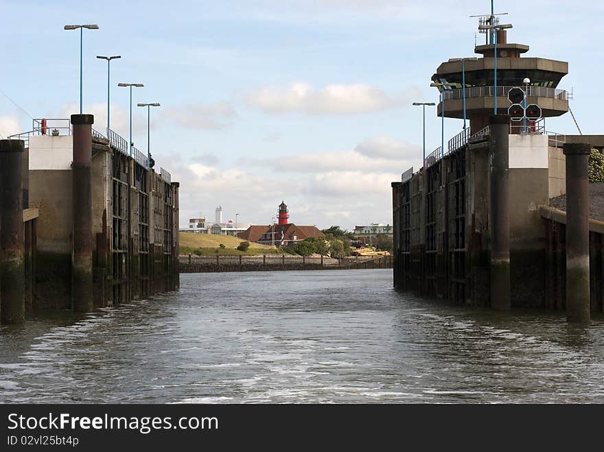 Open lock gate