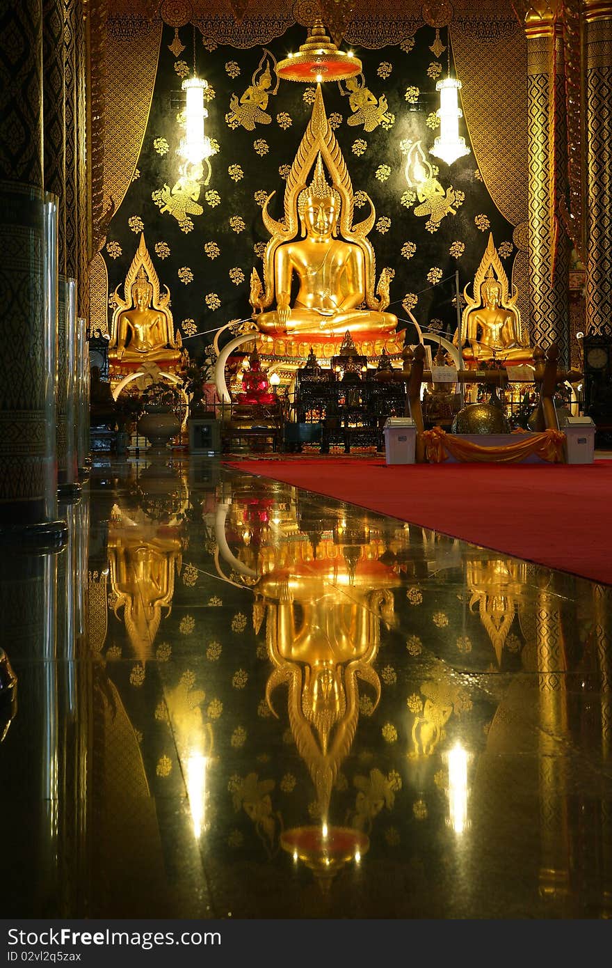 Statue of a gold Buddha, Bangkok, Thailand