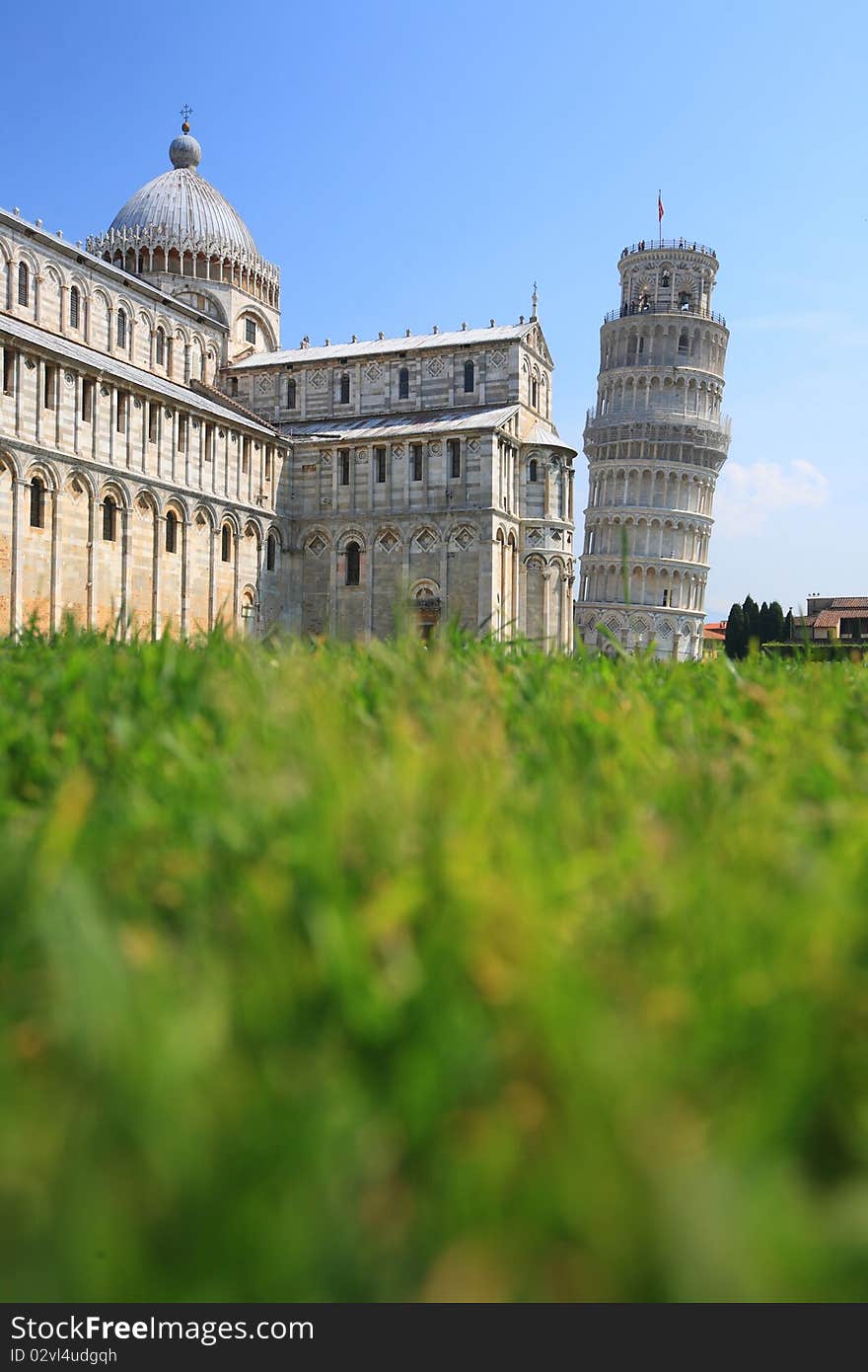 Leaning tower of Pisa with blue sky, Italy