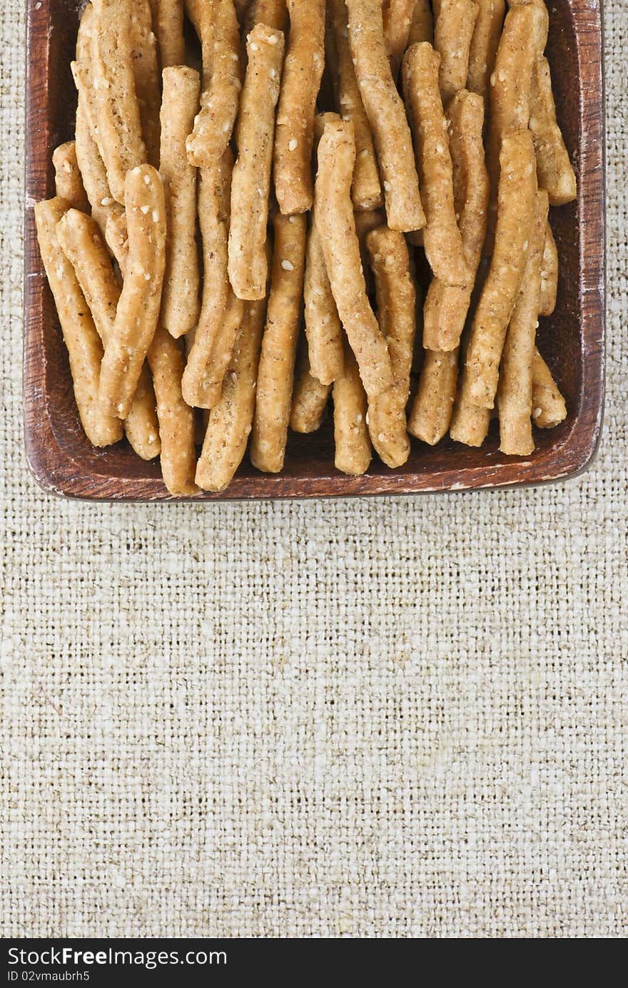 Wholegrain sticks with sesame seed in wooden bwol