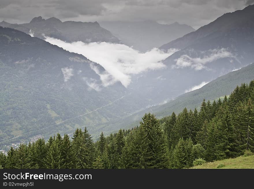 This image shows a landscape of La Vanoise National Park. This image shows a landscape of La Vanoise National Park