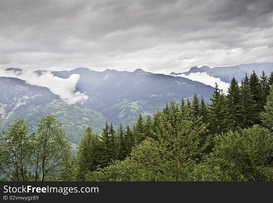 This image shows a landscape of La Vanoise National Park. This image shows a landscape of La Vanoise National Park