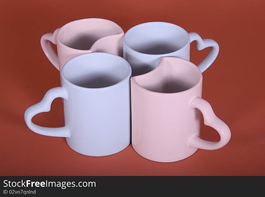 This pair of cups represent a couple sentimental, through color and forms. Both have a lover. This pair of cups represent a couple sentimental, through color and forms. Both have a lover