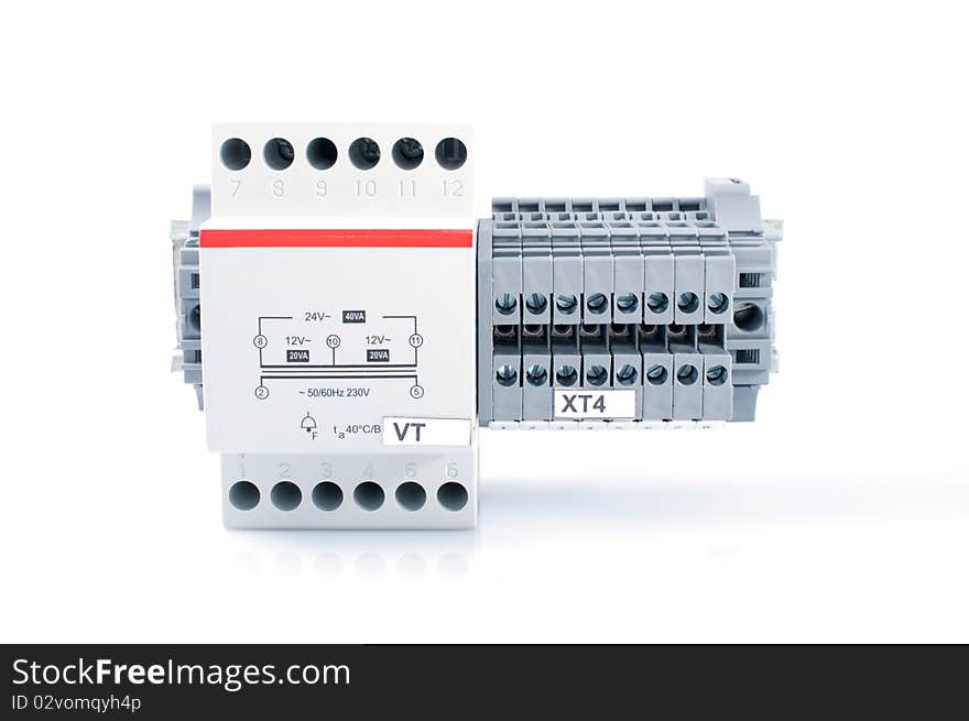 Voltage transformer