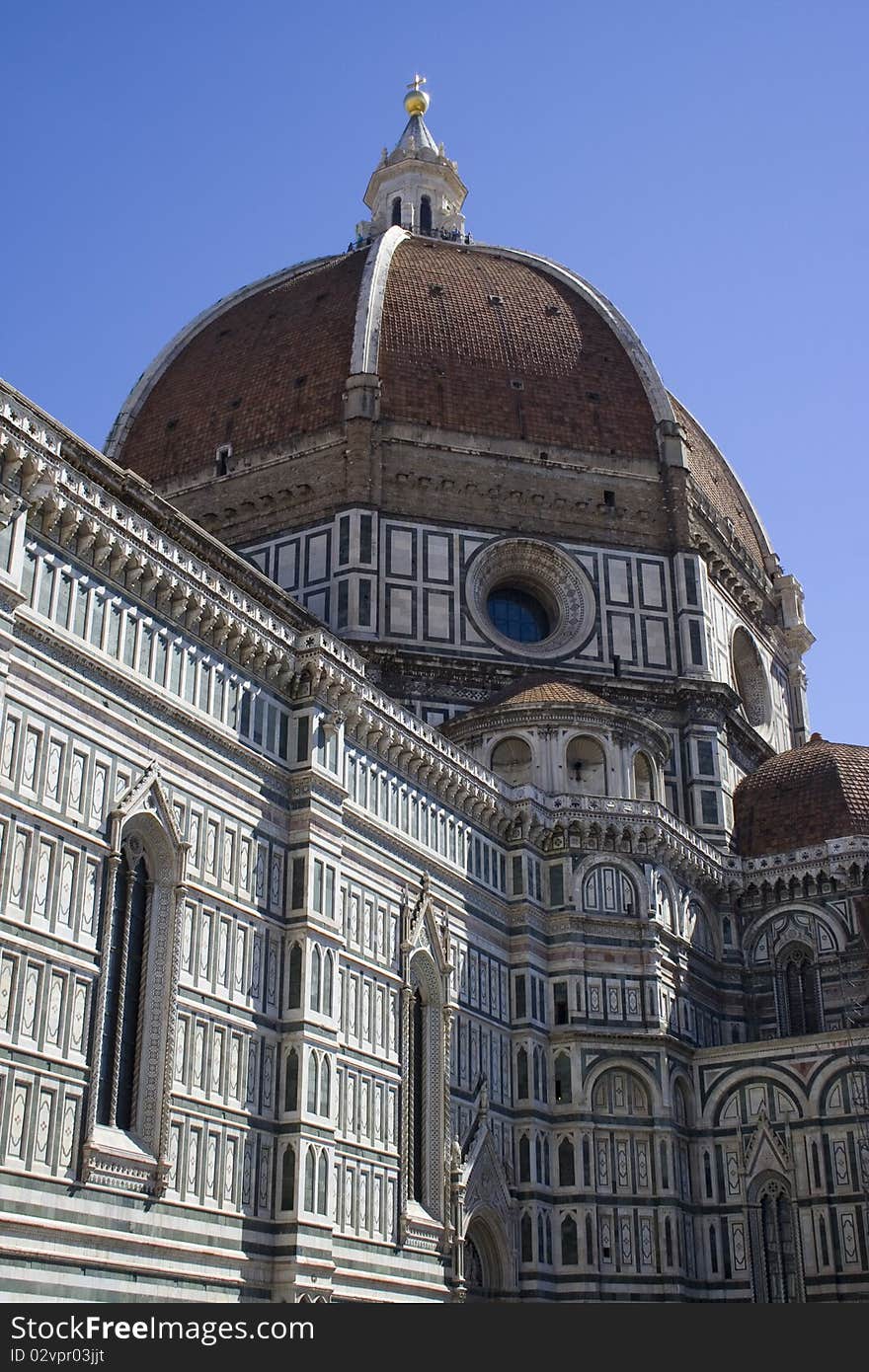 Il duomo, the cathedral in Florence set against a beautiful blue sky. Il duomo, the cathedral in Florence set against a beautiful blue sky.