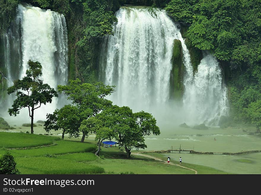 The spectacular waterfall water greatly