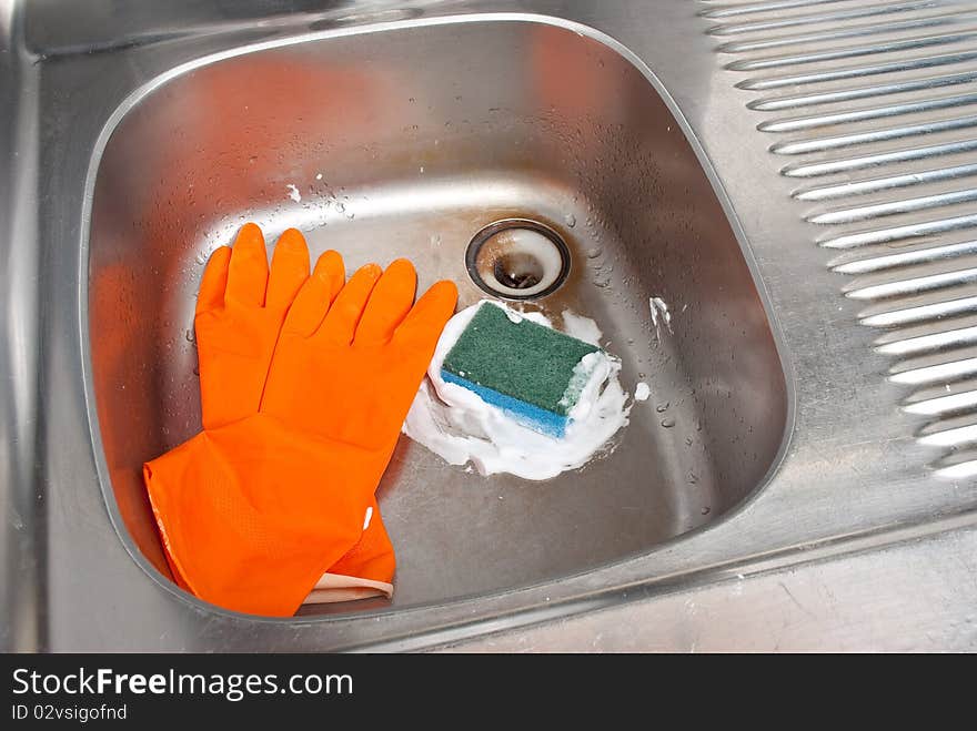 Cleaning the kitchen sink