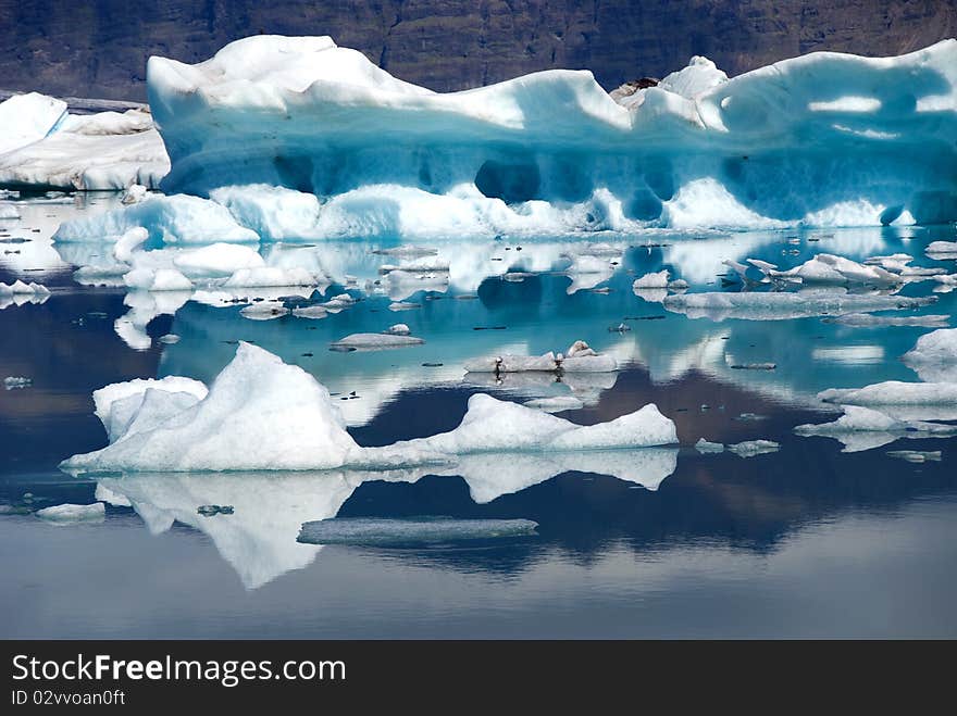 Jokulsarlon lake blue iceberg