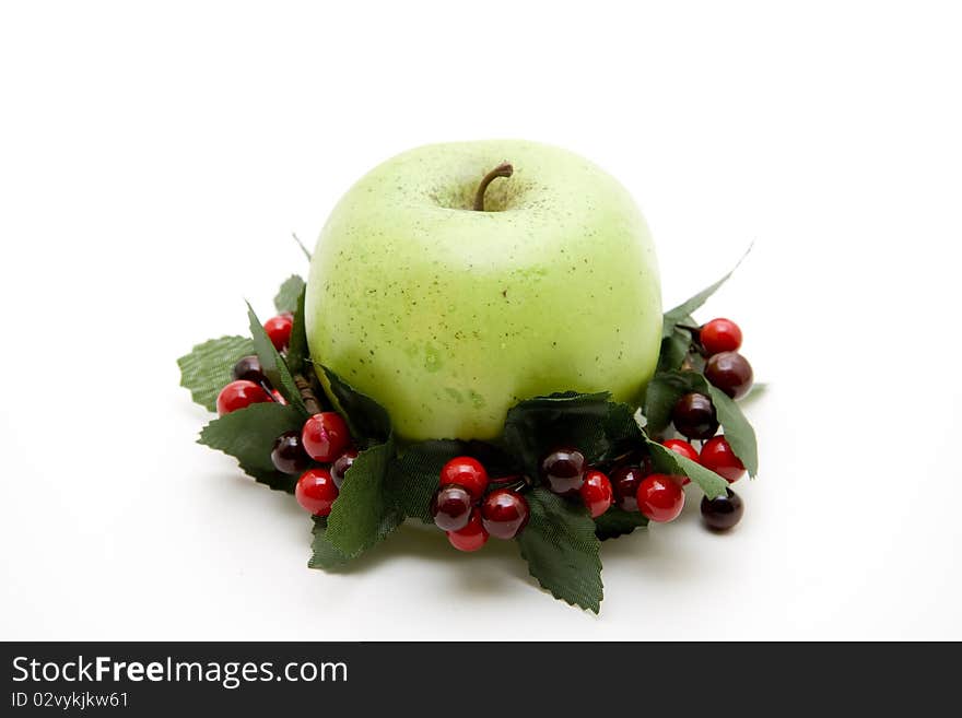 Green wreath with apple