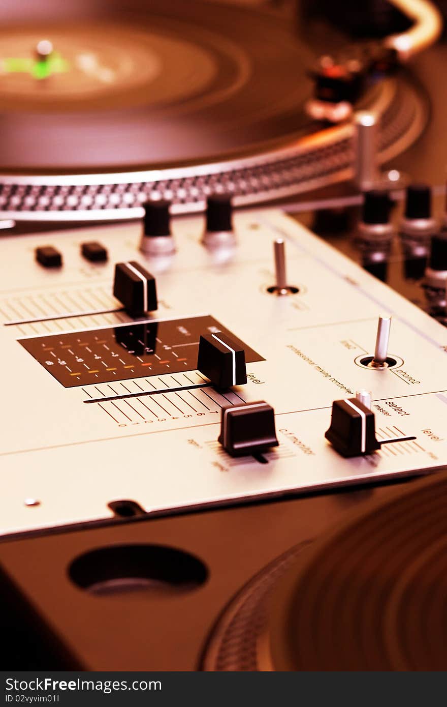 Mixing Controller And Turntables