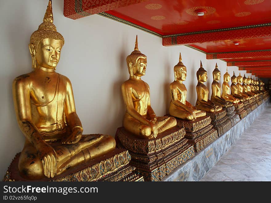 Buddha at Wat Pho Mangklaram unblemished.