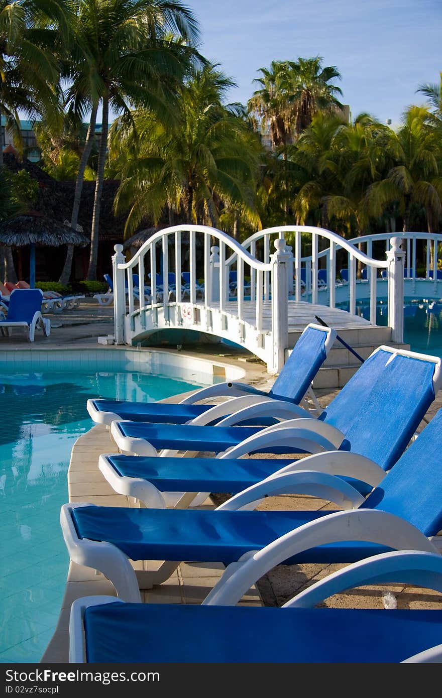 The bridge over the pool