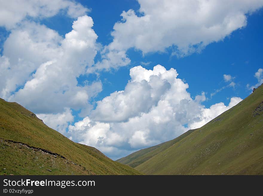 Cirrus in mountains