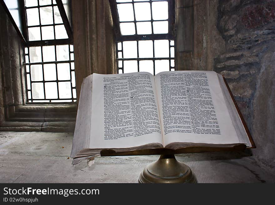 Holy Bible in Glasgow Cathedral, written in English