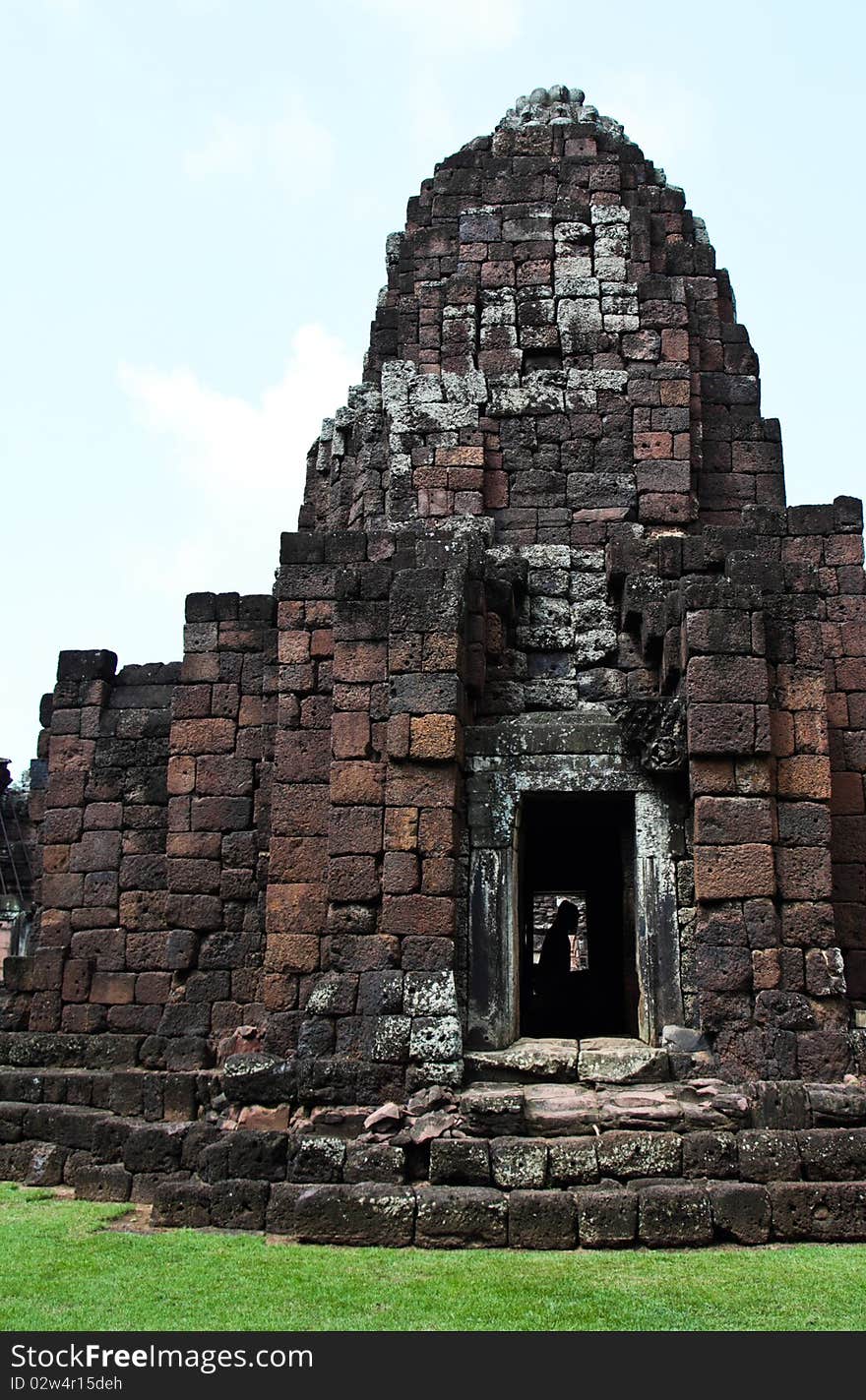 The latelite tower southeast of principal tower with square base construct. Inside there is a sculpture of King Jayavarman VII or Bhramathat. The latelite tower southeast of principal tower with square base construct. Inside there is a sculpture of King Jayavarman VII or Bhramathat.