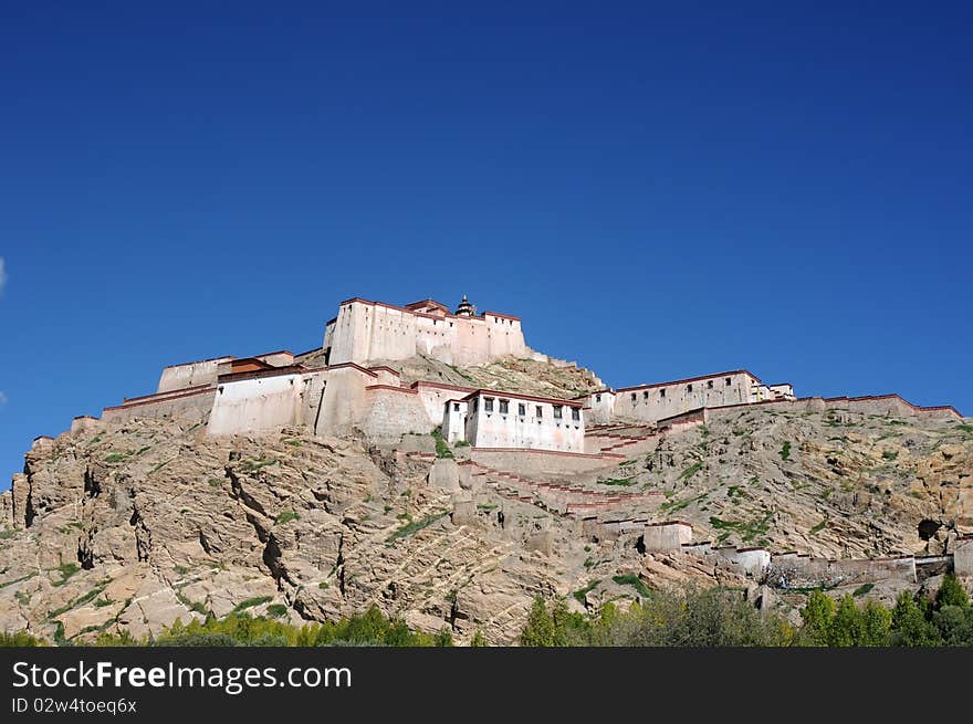 Scenery of an ancient castle in Tibet,with blue skies as backgrounds. Scenery of an ancient castle in Tibet,with blue skies as backgrounds.