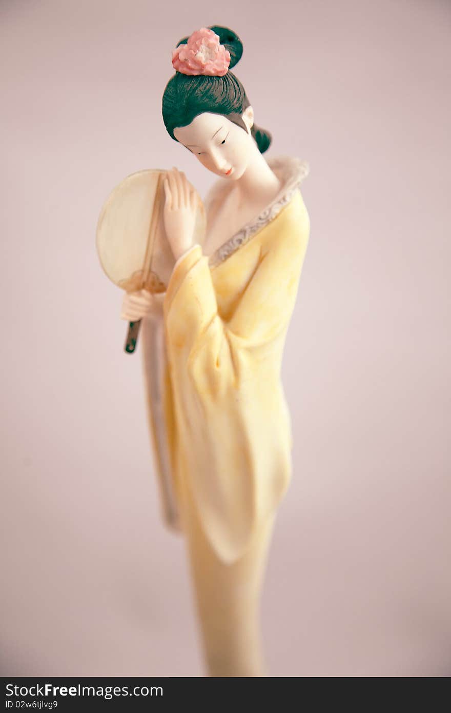 Statuette of a woman